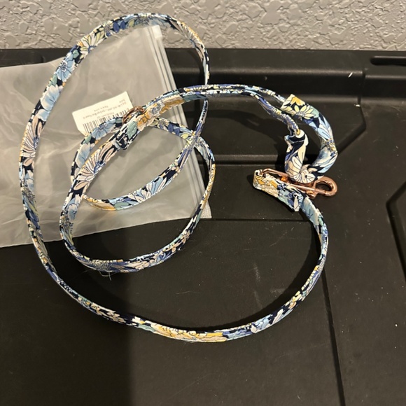 NWT Cute Floral Leash, Collar and Bow Set - Picture 7 of 7